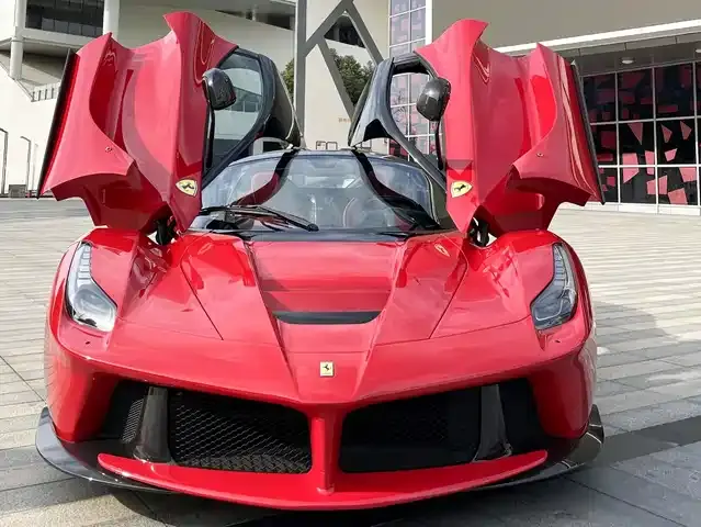 Ferrari LaFerrari, 2016
